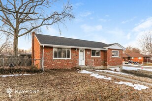 6949 Terrylynn Ln in Cincinnati, OH - Building Photo