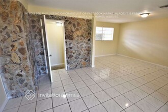 15 NE 193rd St in Miami, FL - Building Photo - Building Photo