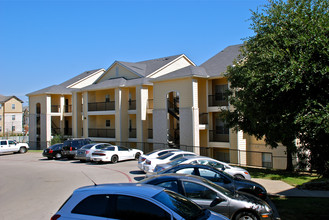 The Leonard in Denton, TX - Building Photo - Building Photo