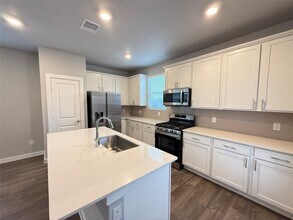 5223 Lake Chase Dr in Katy, TX - Building Photo - Building Photo