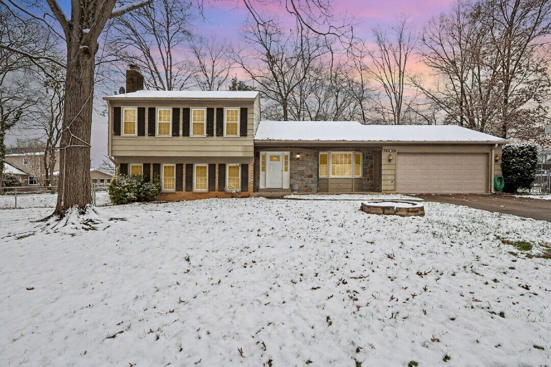 7609 Mulberry Bottom Ln in Springfield, VA - Building Photo