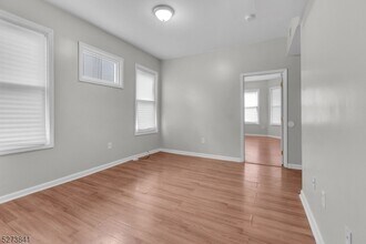 82 S 13th St in Newark, NJ - Building Photo - Building Photo