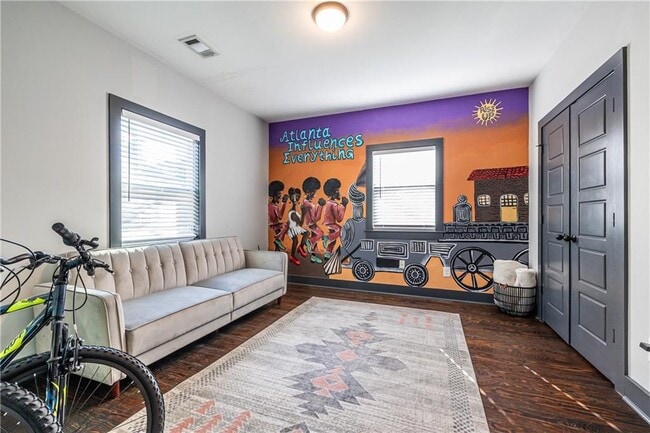 property at 988 Mayson Turner Rd NW
