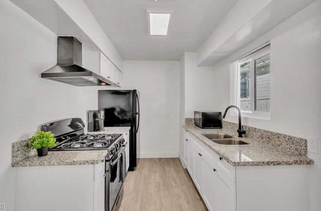 1646 J St in San Diego, CA - Building Photo - Building Photo