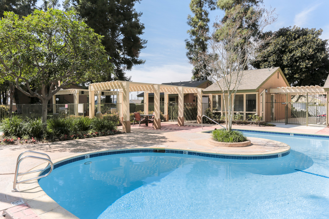 Forest Glen in Lake Forest, CA - Building Photo