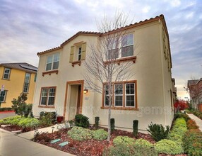 222 Colner Cir in Folsom, CA - Building Photo - Building Photo