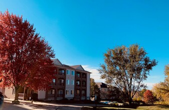 Woodridge Estates in Coralville, IA - Foto de edificio - Building Photo