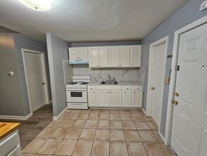 13 W 52nd St in Bayonne, NJ - Building Photo - Building Photo