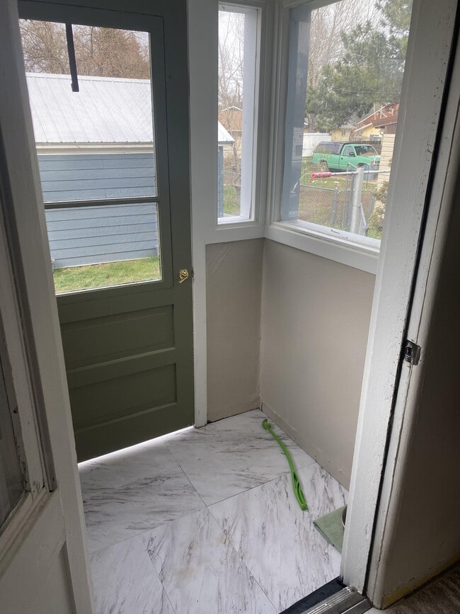 4 Rattlesnake Rd in Livingston, MT - Building Photo - Building Photo