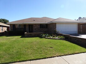 5609 96th St in Lubbock, TX - Building Photo