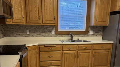 8 Alto Rd in Burlington, CT - Building Photo - Building Photo