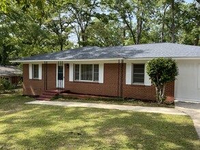 203 Woodland Dr in Warner Robins, GA - Foto de edificio - Building Photo