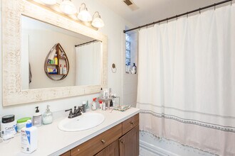 1357 N Artesian Ave, Unit 2 in Chicago, IL - Building Photo - Building Photo
