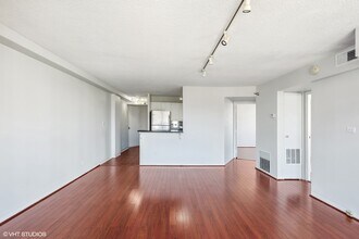 1309 N Wells St, Unit 1107 in Chicago, IL - Foto de edificio - Building Photo