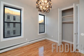 220 Roebling St in Brooklyn, NY - Building Photo - Building Photo