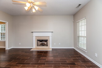342 Prescott Ct in Newnan, GA - Building Photo - Building Photo