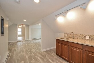 9 Cottage Ct, Unit 3 in Middleboro, MA - Building Photo - Building Photo