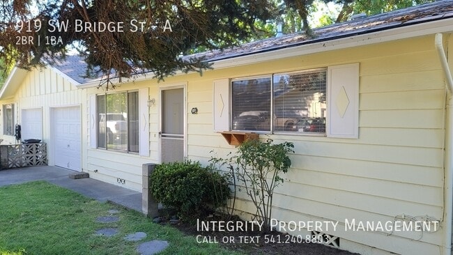 property at 919 SW Bridge St