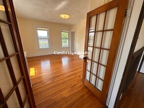 543 Broadway, Unit 2T in Somerville, MA - Building Photo - Building Photo