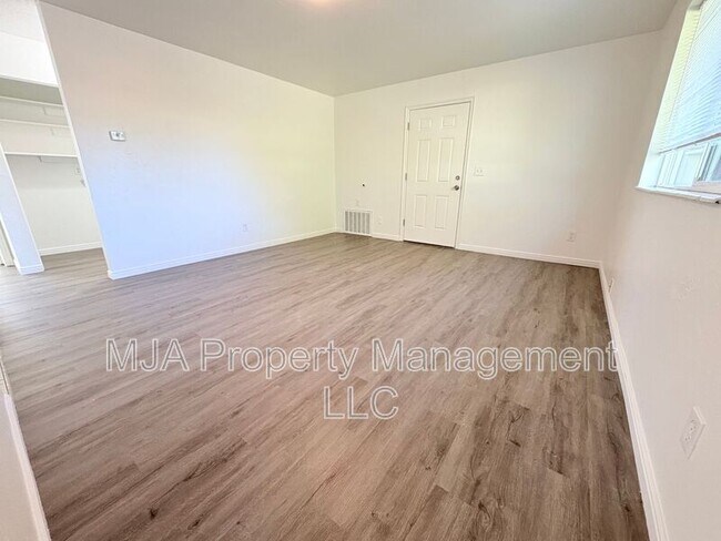 2523 S Lakecrest Dr in West Valley City, UT - Building Photo - Building Photo