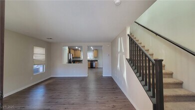 8364 Oppenheimer St in Las Vegas, NV - Building Photo - Building Photo