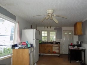 605 East Ave in Shinnston, WV - Building Photo - Building Photo