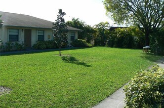 7664 Kimberly Blvd, Unit 7664 in North Lauderdale, FL - Building Photo - Building Photo