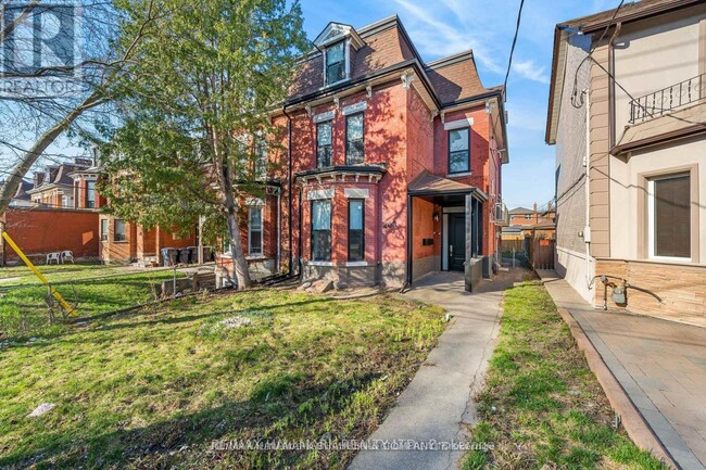 208 Dovercourt Rd in Toronto, ON - Building Photo - Building Photo