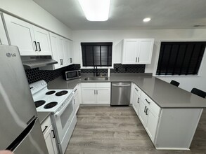 1346 Victorian Crescent in Virginia Beach, VA - Building Photo - Building Photo