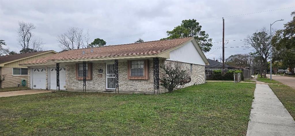 6002 De Milo Dr in Houston, TX - Building Photo