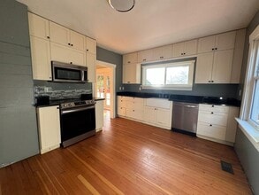 31173 Dewdney Trunk Rd in Mission, BC - Building Photo - Building Photo