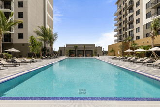 Metro Parc in Hialeah, FL - Building Photo - Building Photo