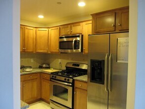 120 Wyllis Ave, Unit 319 in Everett, MA - Building Photo - Building Photo