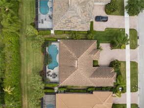 8888 Mustang Island Cir in Naples, FL - Foto de edificio - Building Photo