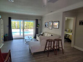 3760 E Calle San Antonio in Palm Springs, CA - Building Photo
