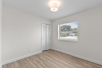 908 Lighthouse Dr in North Palm Beach, FL - Foto de edificio - Building Photo