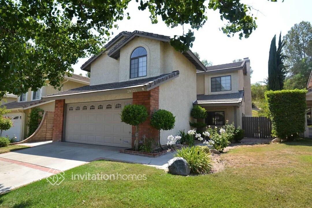 28121 Stonington Ln in Santa Clarita, CA - Building Photo