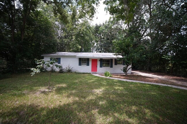 2032 Harriet Dr in Tallahassee, FL - Building Photo - Building Photo