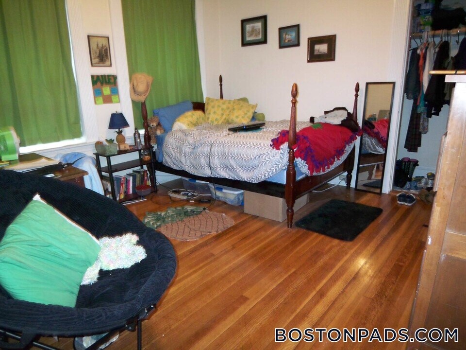 133 Peterborough St in Boston, MA - Building Photo