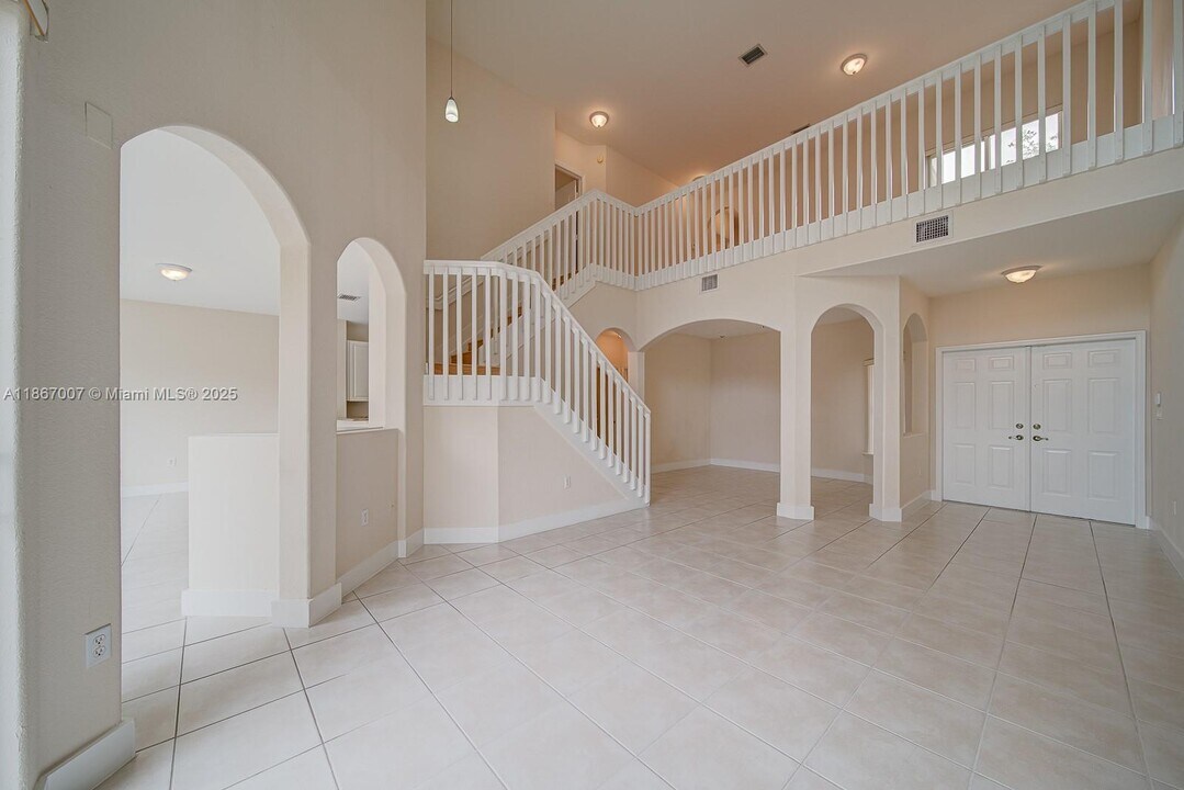 11336 NW 54th Terrace in Doral, FL - Building Photo
