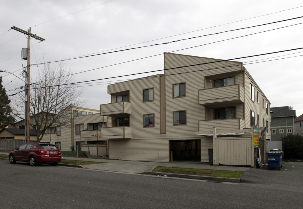 Selaine Apartments in Seattle, WA - Foto de edificio