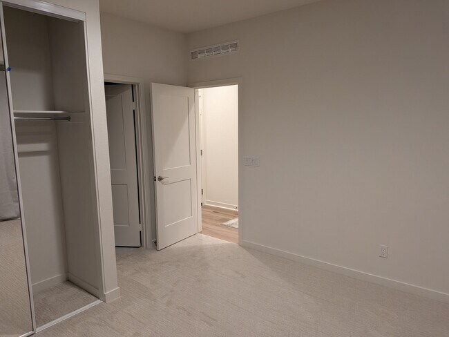 2524 Elderberry Ln in Carlsbad, CA - Foto de edificio - Building Photo