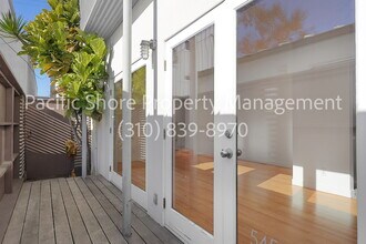 545 1/2 Rose Ave, Unit 545.5 in Venice, CA - Building Photo - Building Photo