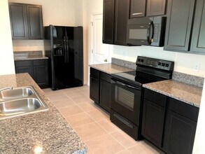 11150 Leland Groves Dr in Riverview, FL - Building Photo - Building Photo