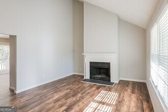 5355 Forest Downs Cir in College Park, GA - Building Photo - Building Photo
