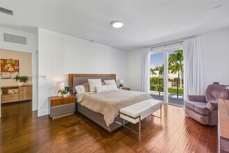 10359 NW 67th Terrace in Doral, FL - Building Photo - Building Photo