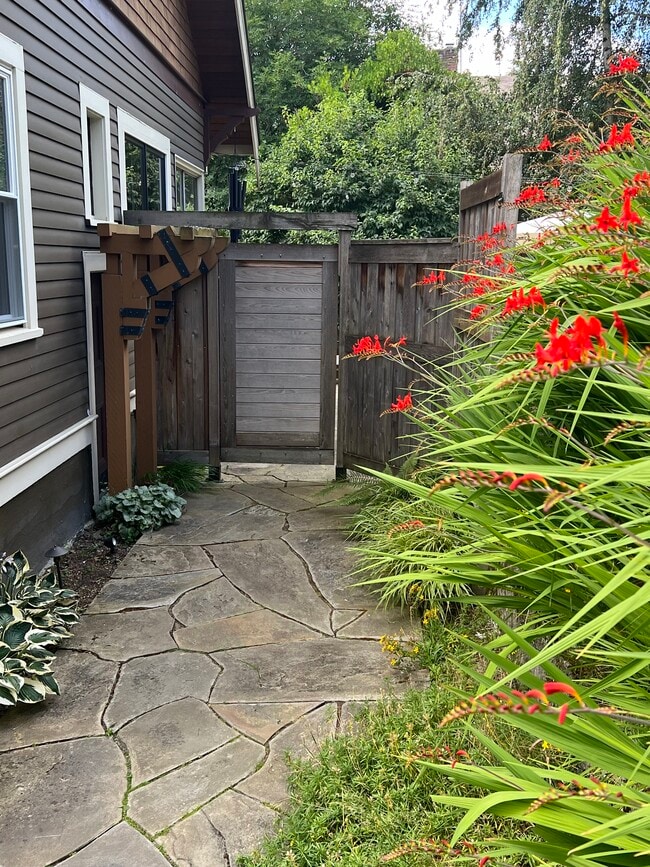5029 SE Taylor St, Unit Basement