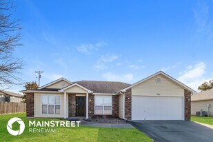 315 E Elm St in Raymore, MO - Building Photo