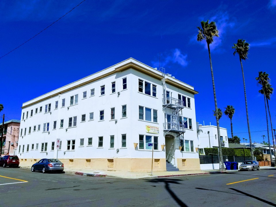 Ocean View Apartments in San Pedro, CA - Building Photo