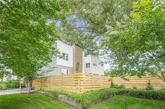 2269 Briarwood Hills Dr NE in Atlanta, GA - Building Photo - Building Photo